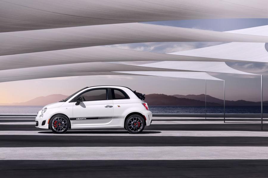  Abarth 500C 2013 года  (NA) (фото 38 из 46)